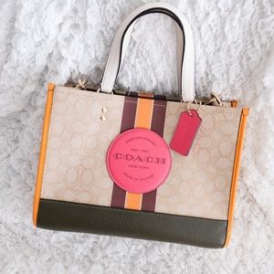 🆕 Coach Dempsey Carryall 👜